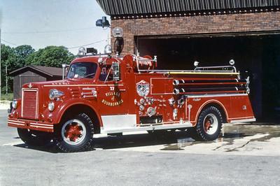 Village of Bourbonnais Engine 27. 1960 IHC - Central St. Louis, 750 GPM pump, 600-gallon tank